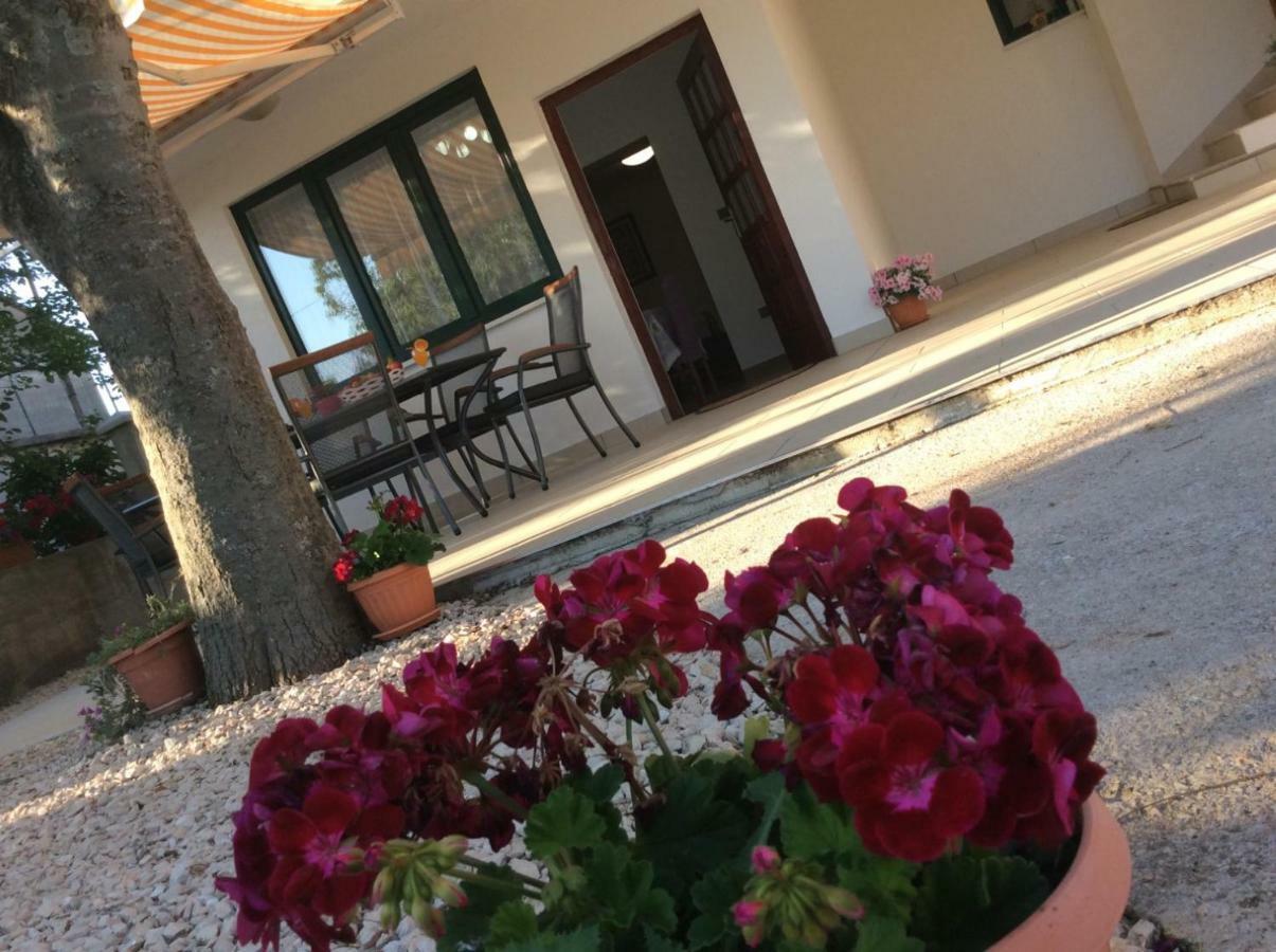 Apartment Karla Snb Лозовац Екстер'єр фото